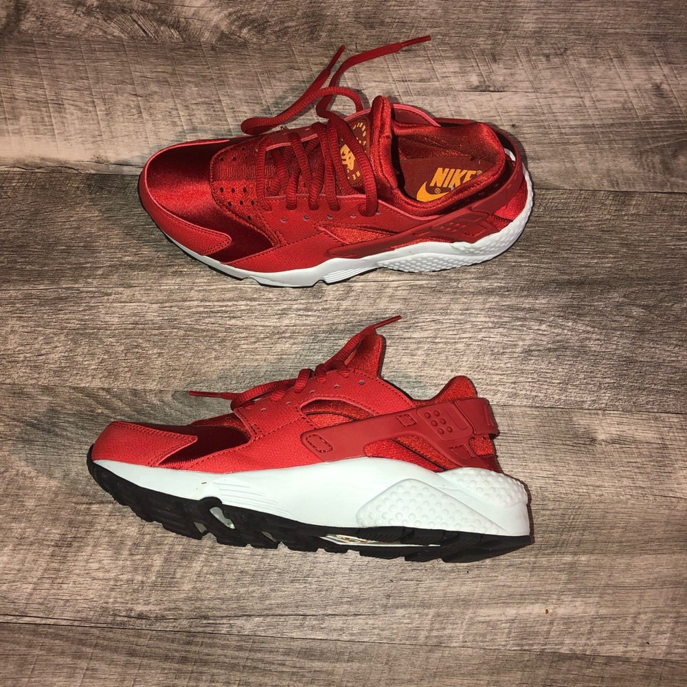 Ruby red Hurache NIKE SUMMER SNEAKERS